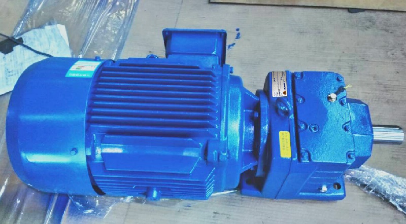 R系列減速機(jī)配三相異步電動機(jī).jpg