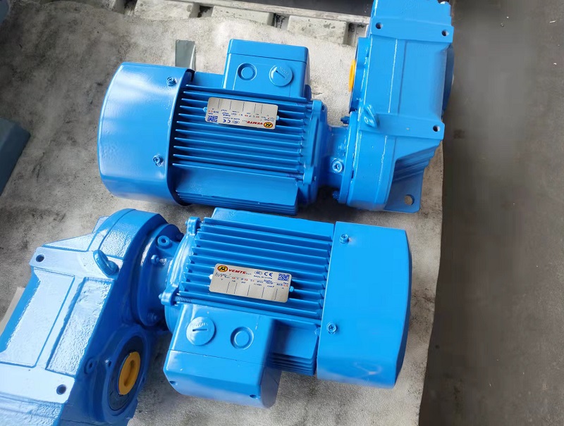 大型輸送設(shè)備減速機,95KW電機減速機.jpg