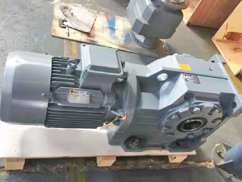 74.5轉(zhuǎn)的減速機,74.5rpm/min減速電機,每分鐘74.5圈的減速器.jpg