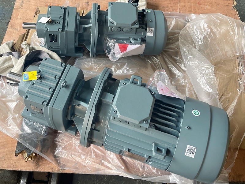 抽谷裝置減速機(jī),R17減速電機(jī),R17DV71M4減速器.jpg